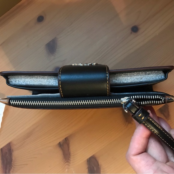 🥰 Coach Tech Wallet With Leopard Print And Signature Canvas Interior - Picture 9 of 10